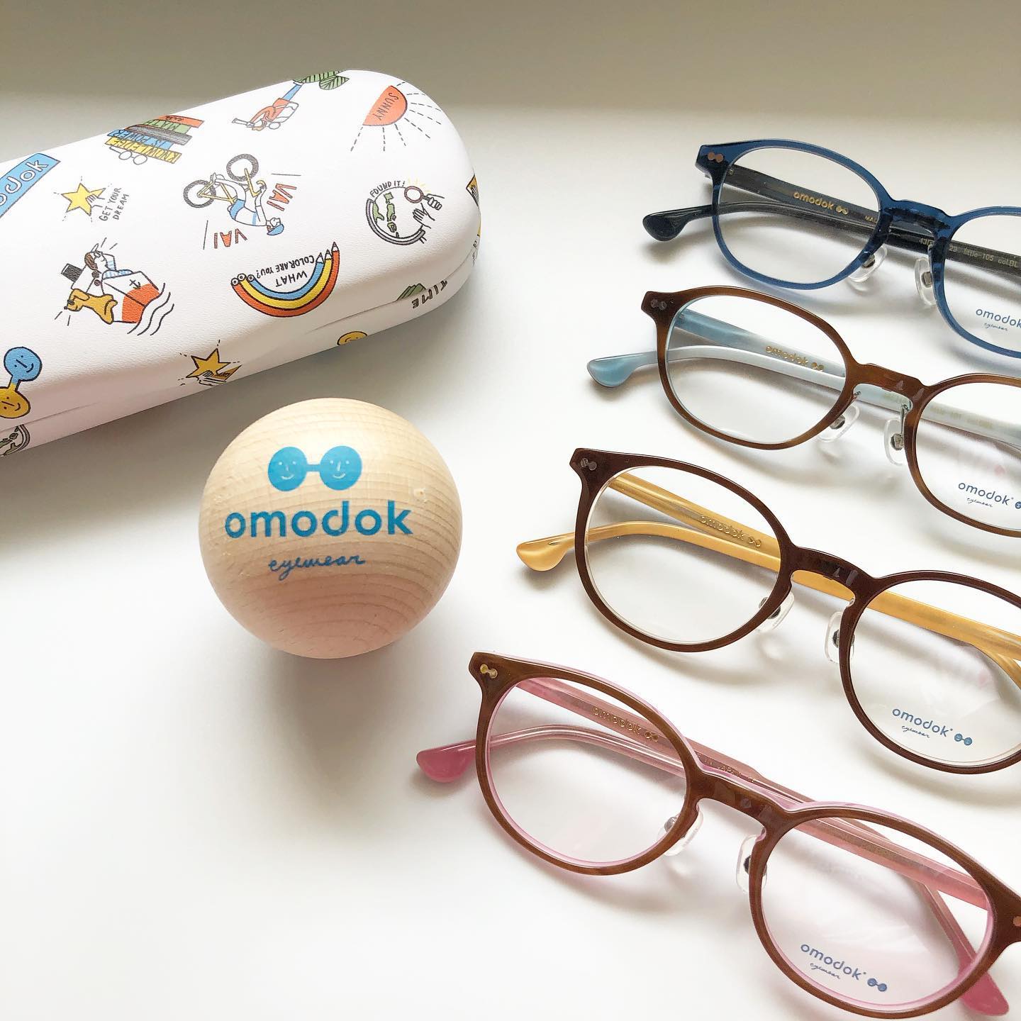 優しい色使いがオシャレ こどもめがね『omodok (オモドック)』 | カメ