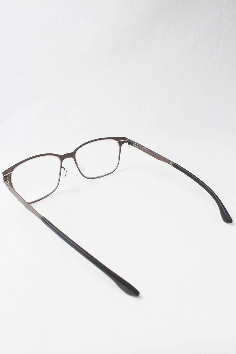 ic! berlin 《 karsten b. 》 – メガネ工房AZ ギャラリー