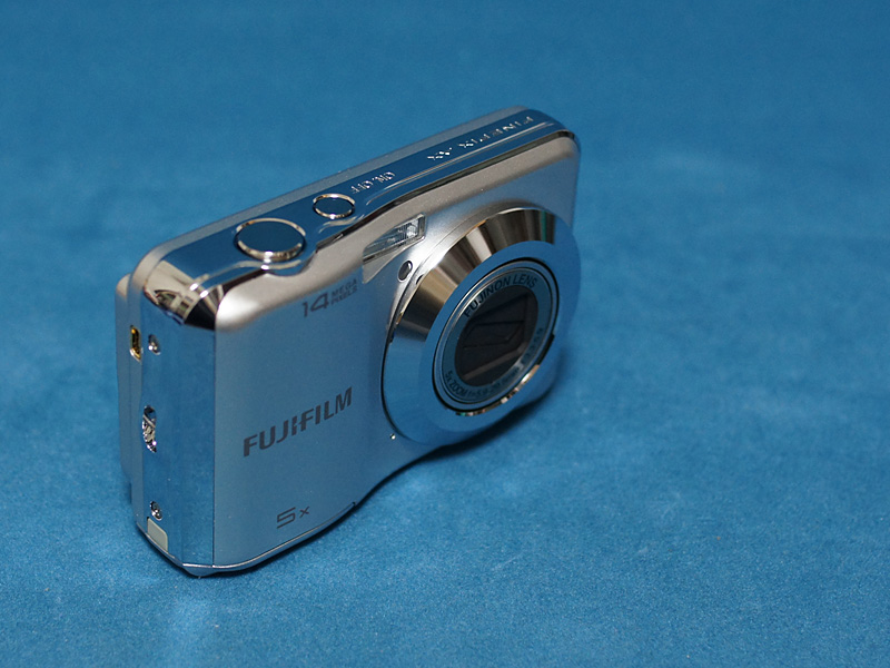 富士フイルム FinePix AX300の外観をみる /monox デジカメ 比較 レビュー