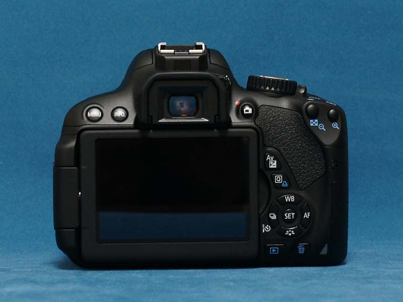 キヤノン Canon EOS Kiss X6iの外観をみる /monox デジカメ 比較 レビュー