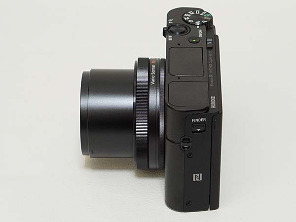 ソニー SONY サイバーショット DSC-RX100M3の外観をみる EVF内蔵の