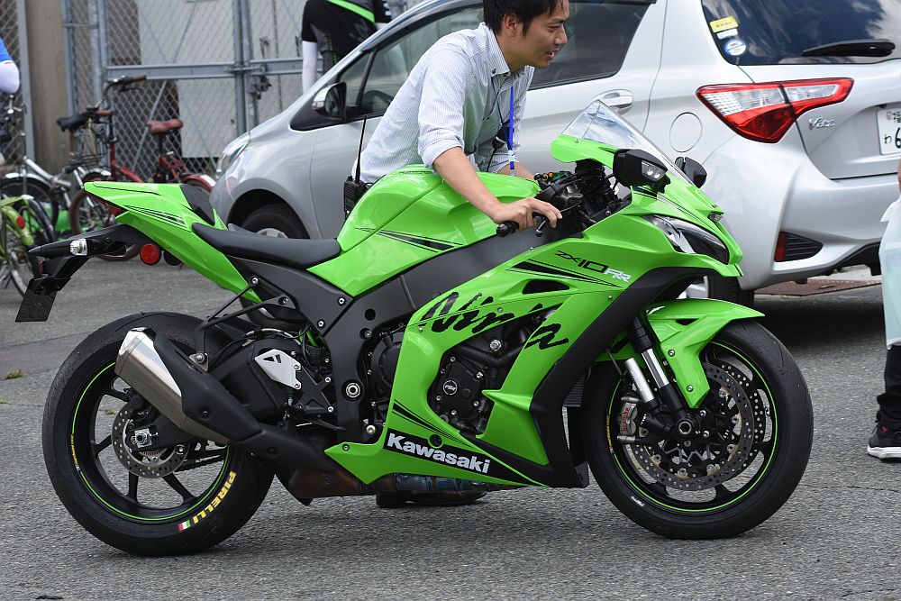 New ZX-10RR 世界初公開、ジョナサン・レイがライディング！ | WEB Mr.BIKE