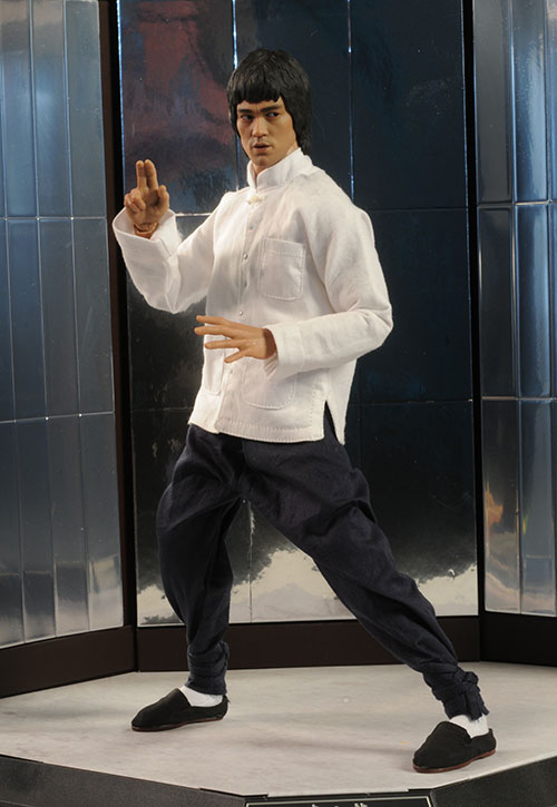 Review and photos of Hot Toys Bruce Lee Enter the Dragon DX04