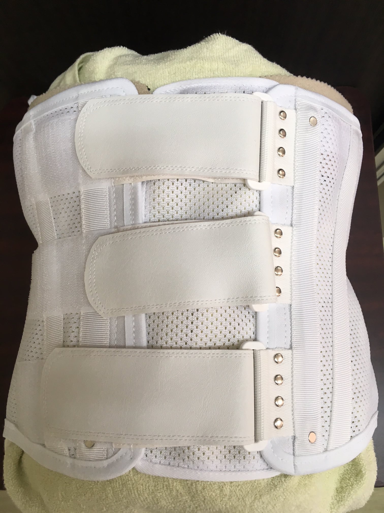 腰椎用軟性コルセット