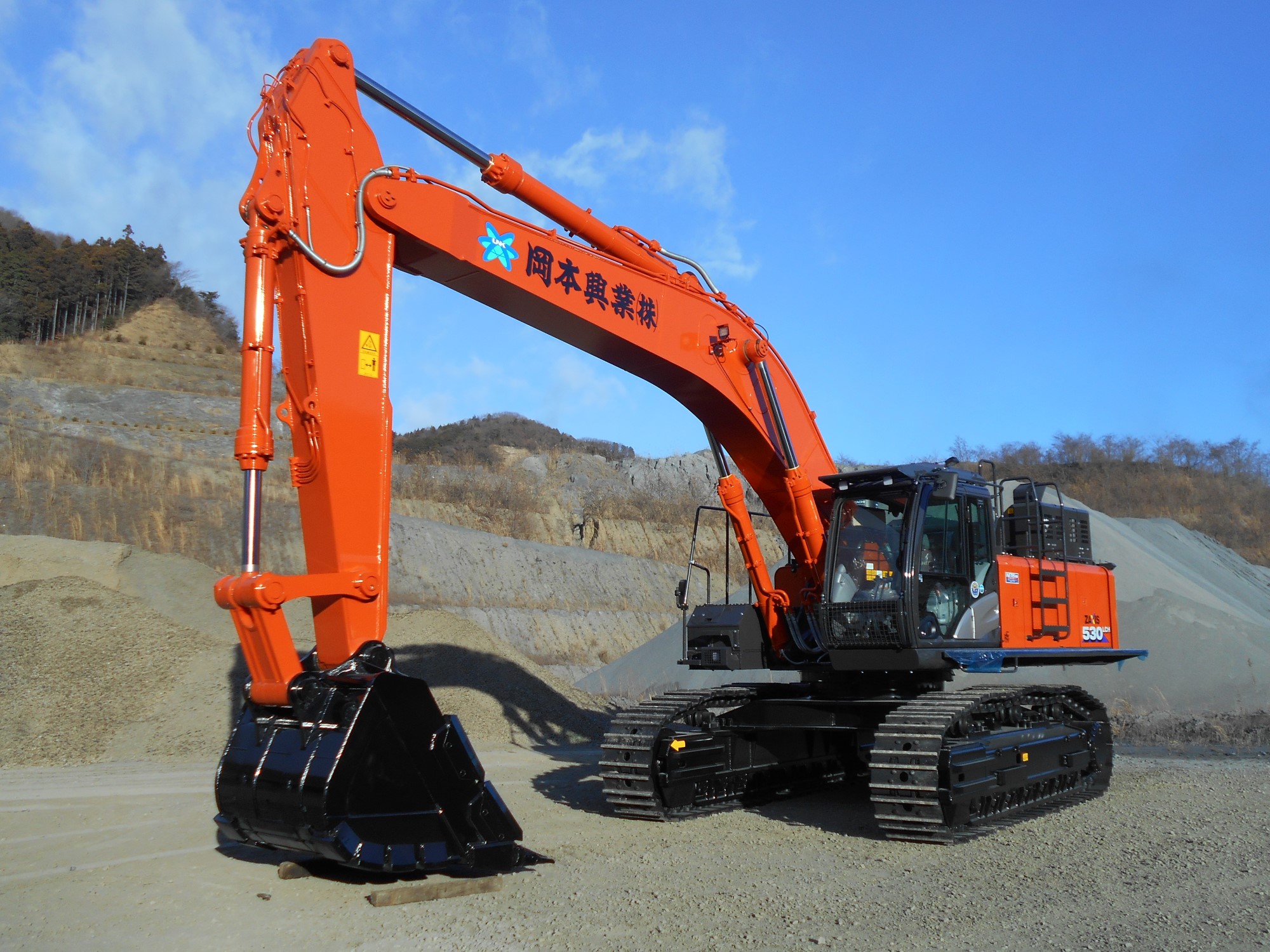 岡本グループ ｜ 茨城事業部 笠間工場 日立建機 ZX530LCH-6導入