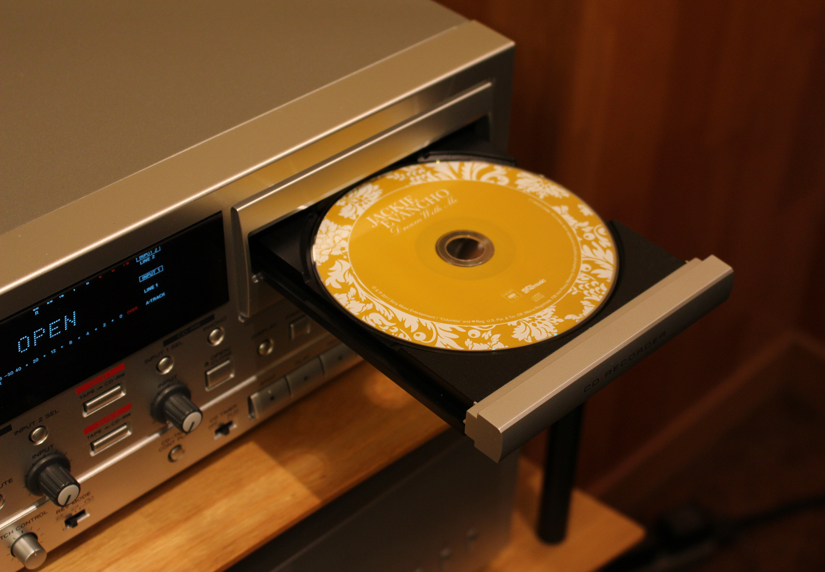 TEACのCDレコーダー/カセットデッキ AD-RW950のご紹介です