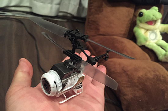 デジカメに変身！カメラ付き超小型ヘリコプター 「ナノファルコン