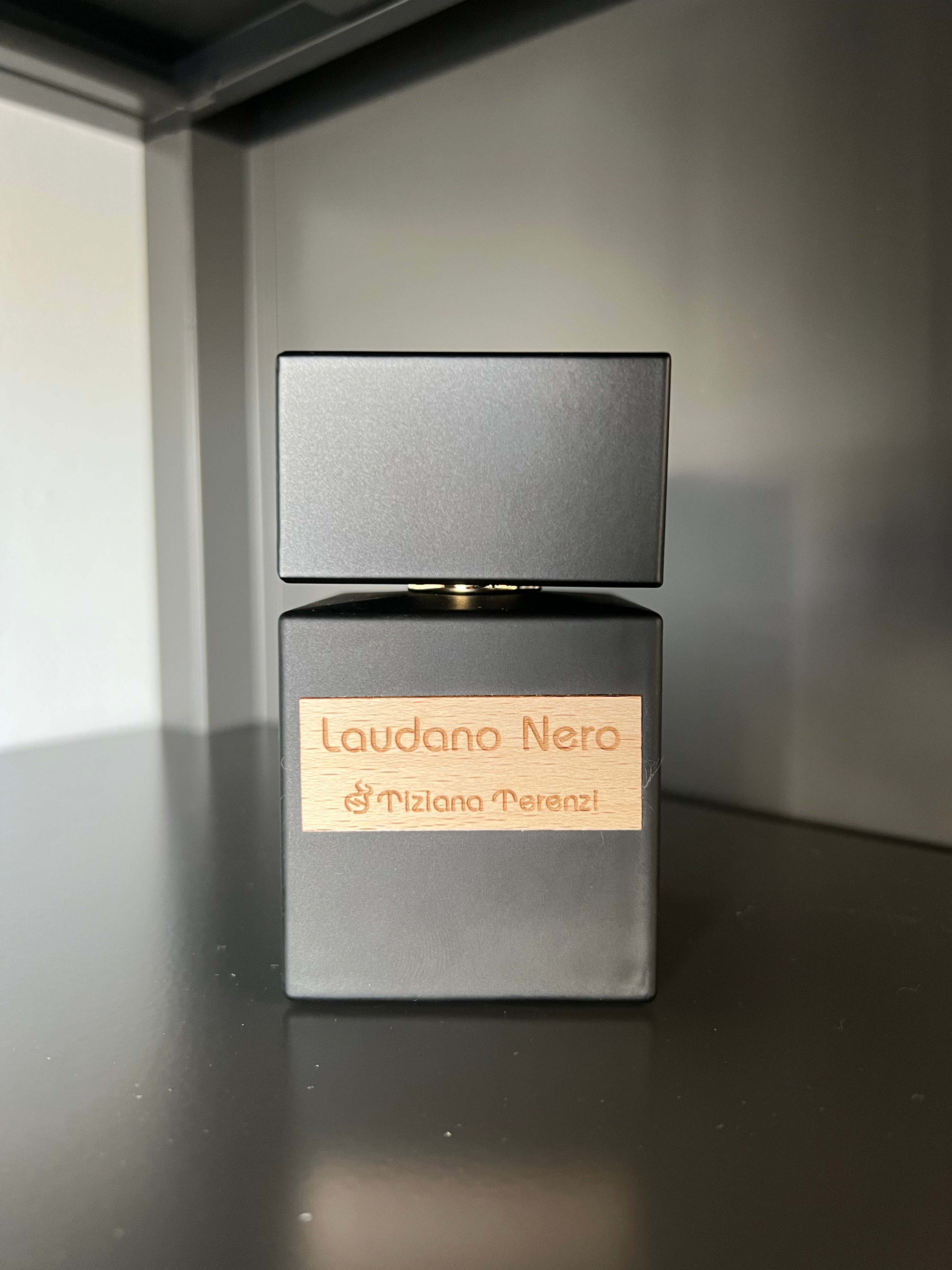Tiziana Terenzi Laudano Nero perfume samples
