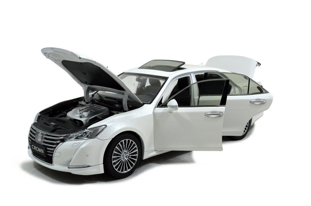 Toyota Crown 2015 1/18 Scale Diecast Model Car Wholesale - Paudi