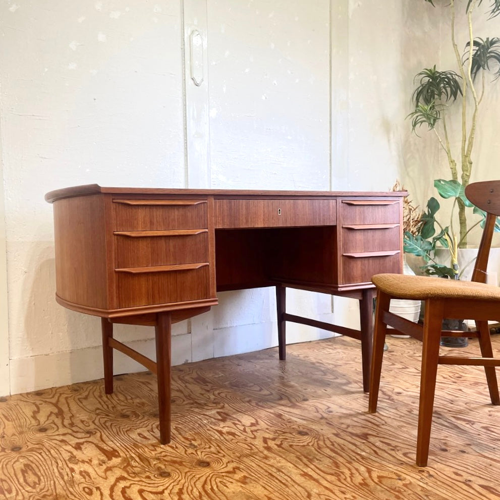 チーク材 両袖デスク 北欧デンマーク製 ヴィンテージ 中古 背面収納