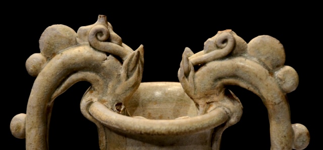 龍の謂れとかたち 白磁龍耳瓶（東京国立博物館）