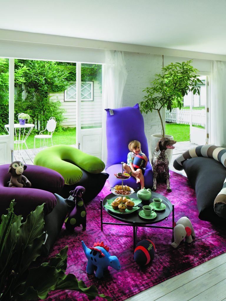 Yogiboの至極の座り心地をかなえるビーズソファ | インテリアデザイン