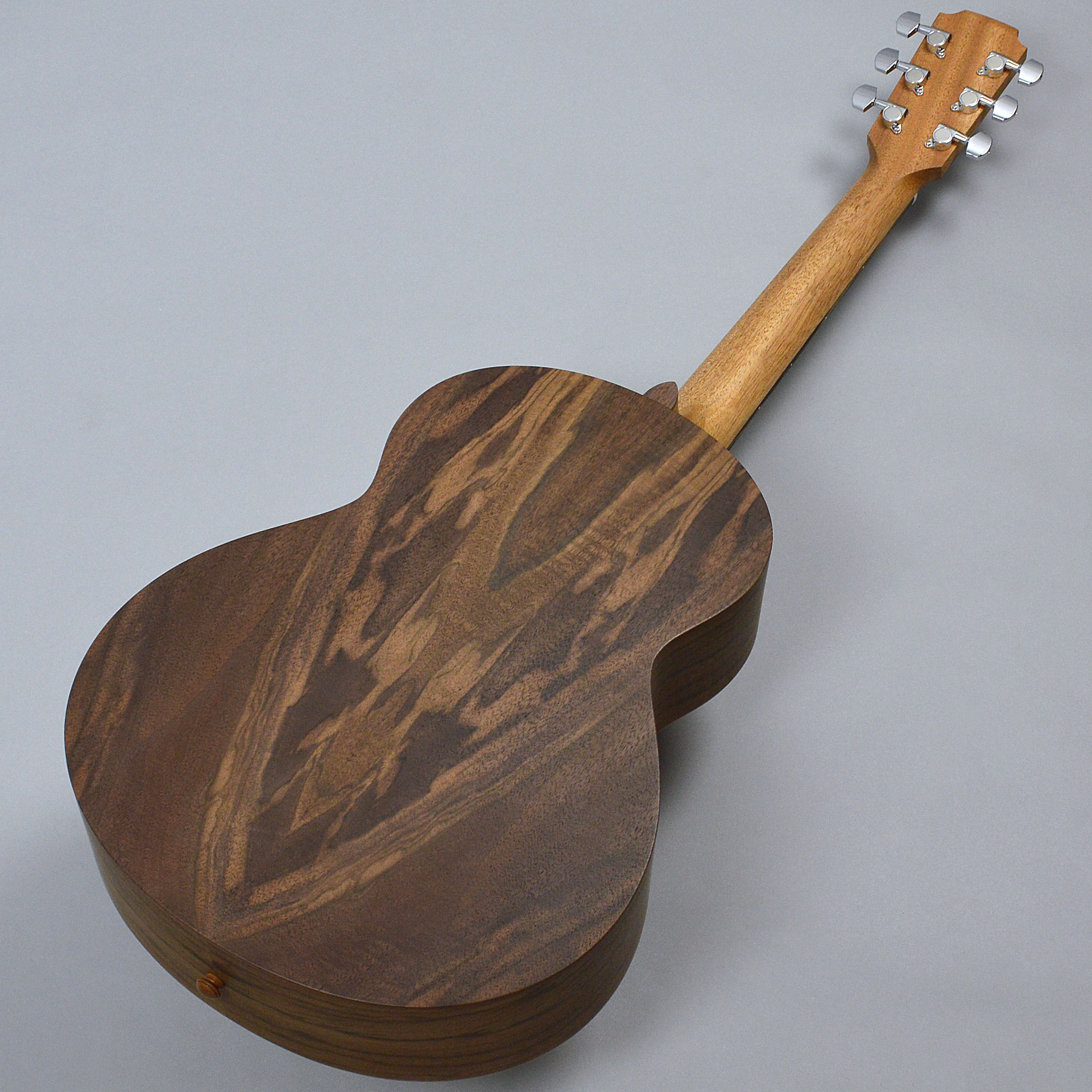 アコースティックギター】Sheeran by Lowden（シーランバイローデン