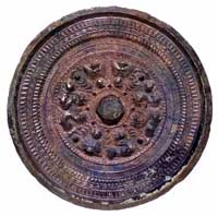 三角縁神獣鏡の原材料産地を探る－ SPring-8を利用した青銅鏡の蛍光X線