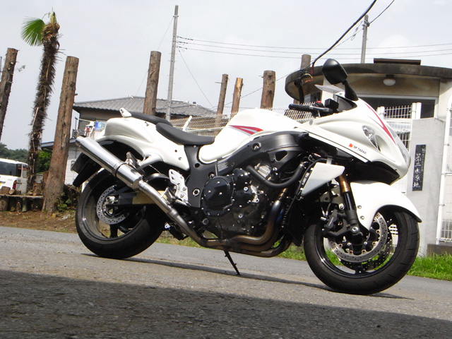 GSX1300R 隼 | 忠さんが陣頭指揮をとってマフラーを開発していく実際の