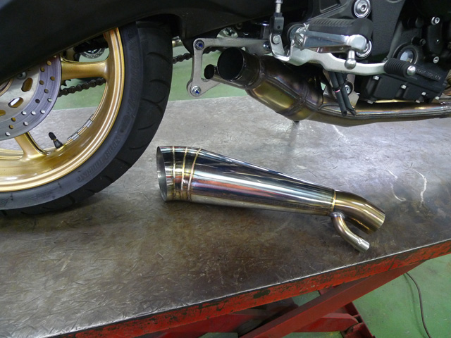 FZ8 | 忠さんが陣頭指揮をとってマフラーを開発していく実際のストーリー