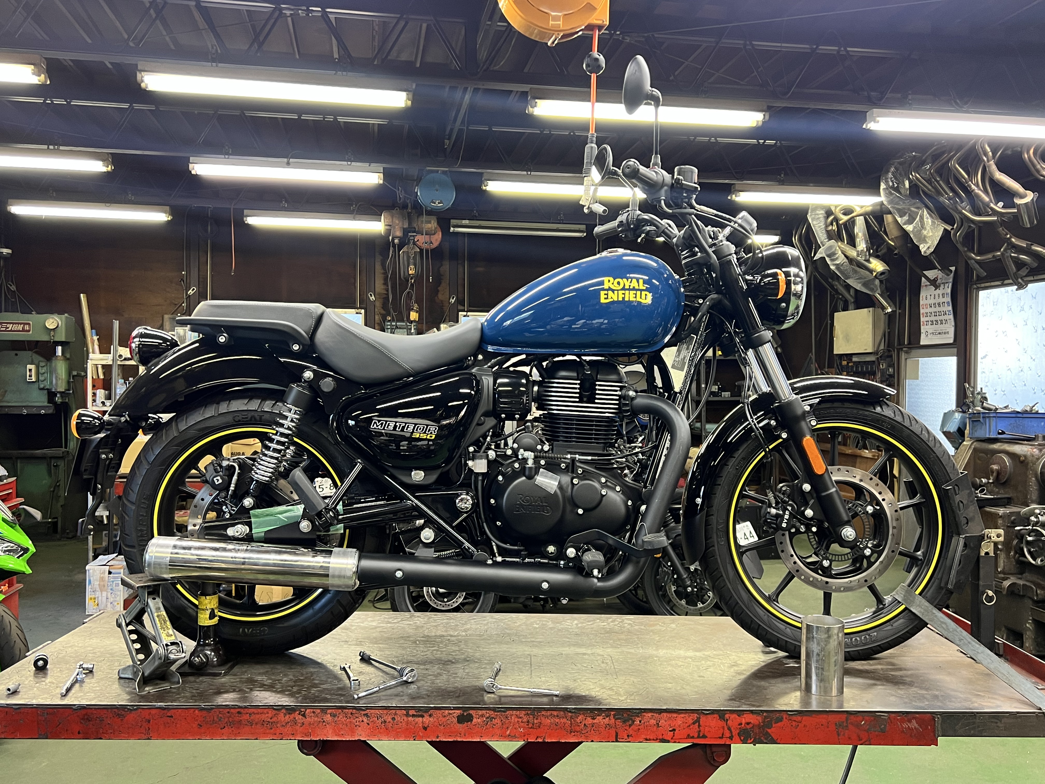 METEOR350 Silencer | 忠さんが陣頭指揮をとってマフラーを開発して