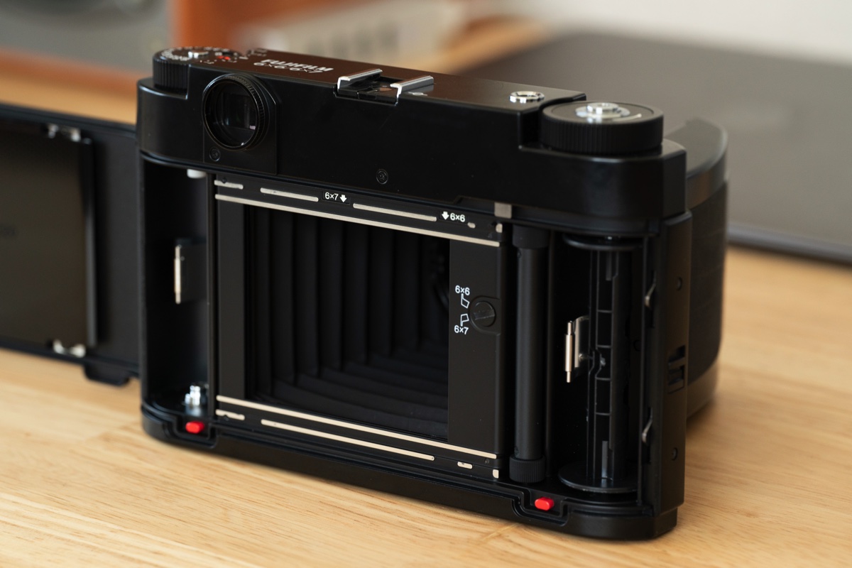 富士フイルムの中判カメラ「GF670 Professional」を購入した話。