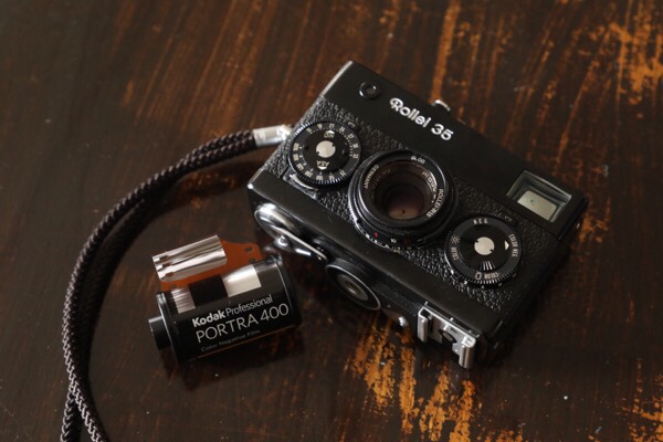 コンパクトなフィルムカメラ、Rollei 35を購入しました。