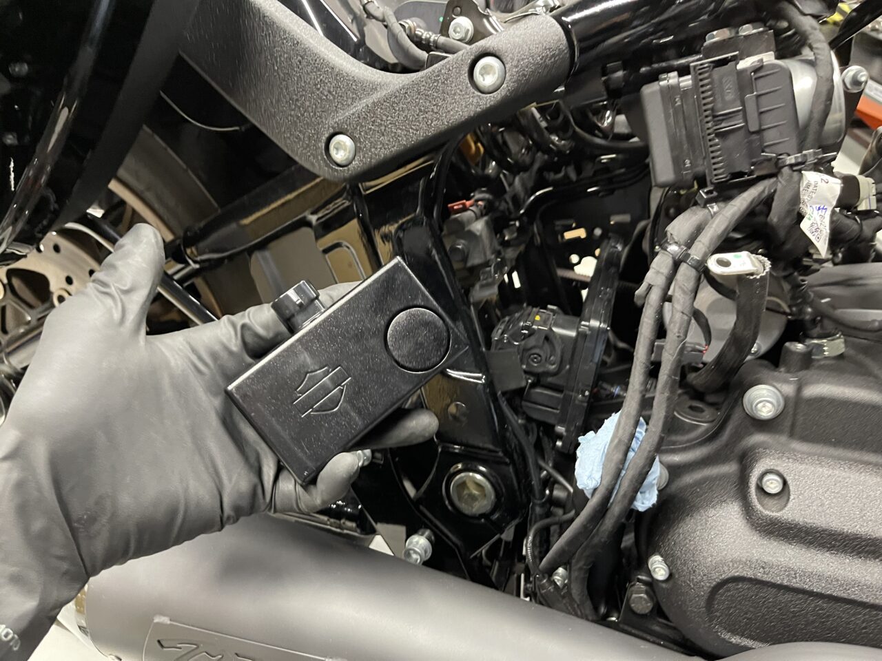 ハーレー未搭載に改悪！【セキュリティーサイレン】挿すだけでアラーム