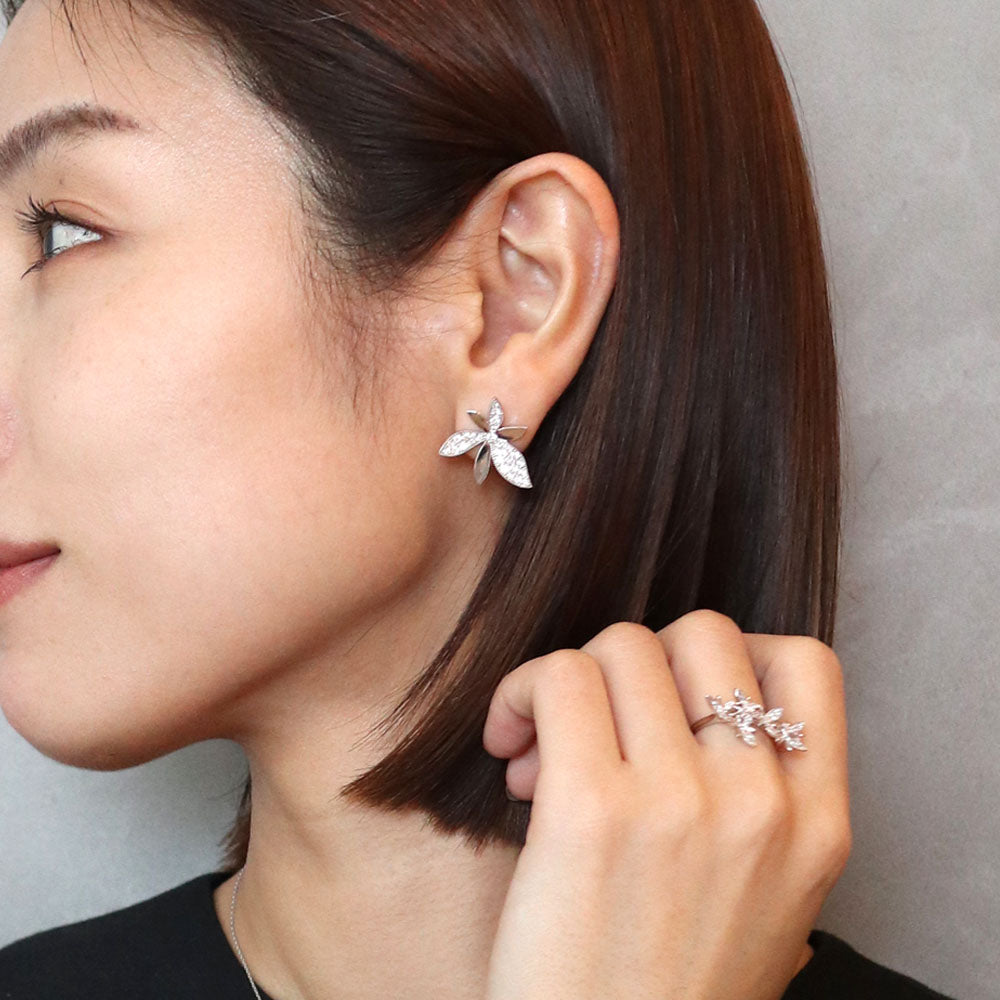 鈴木六夏ﾓﾃﾞﾙ Lively Pierce M – YON (ヨン）| 公式オンラインサイト