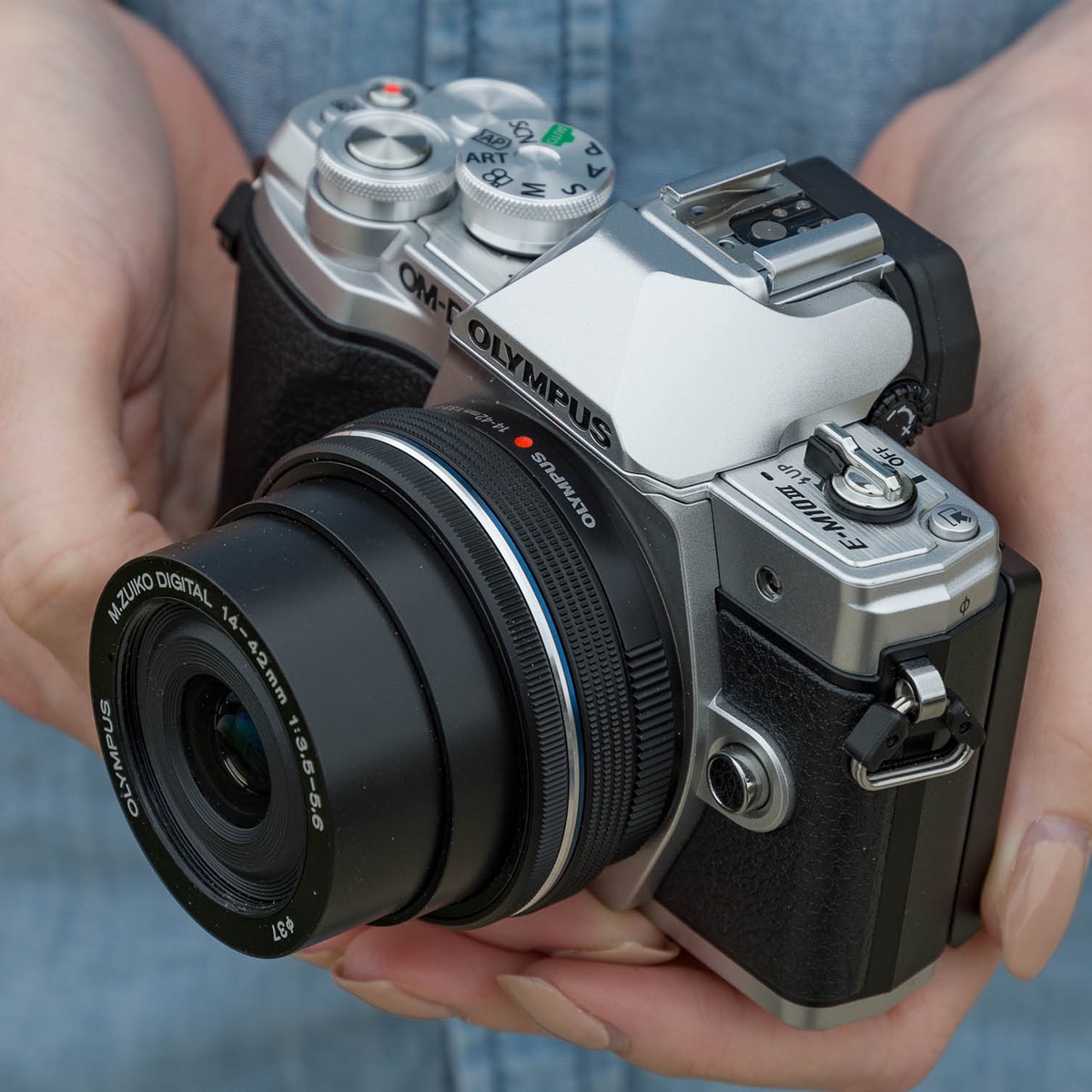 Hands-on with the Olympus OM-D E-M10 Mark III: DPReview