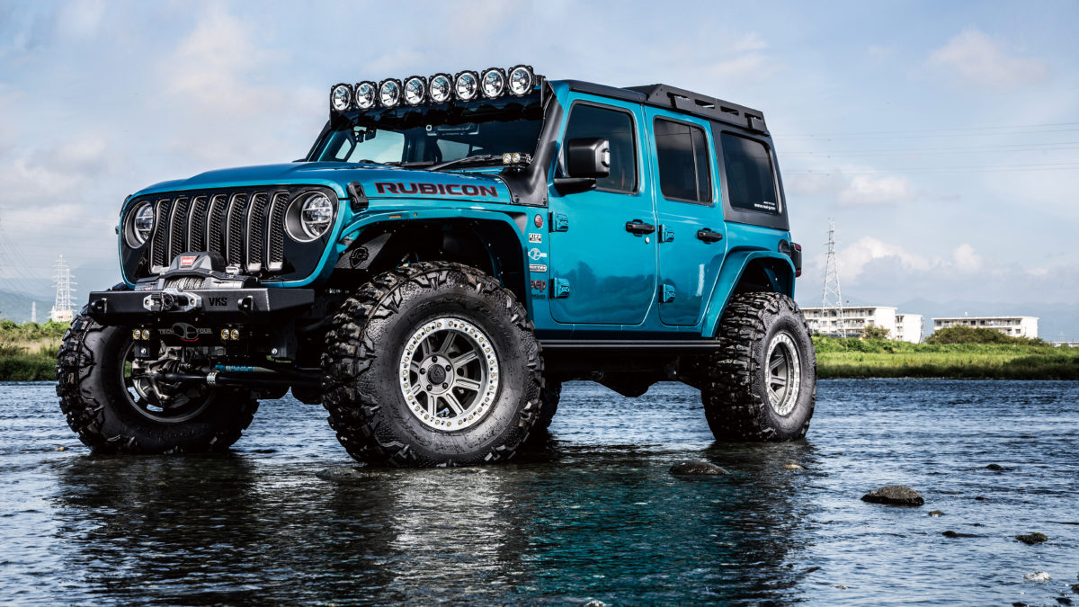 TECH FOUR】スタイリッシュさとワイルドイメージ。2つの相反する