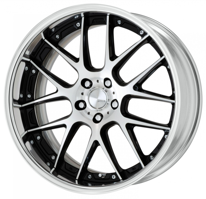 WORK」Noemcoreコンセプトによって仕立てられた存在感を放つ絶妙な