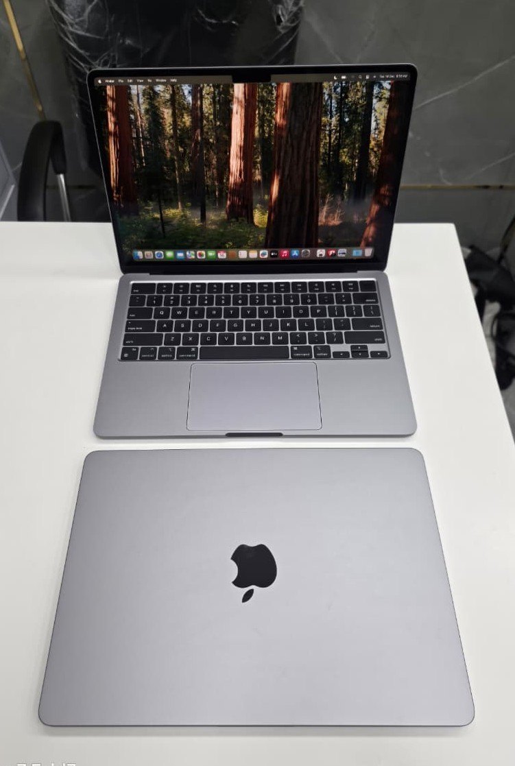 Apple MacBook Air A2681 M2 Chip 13.6-inch 256 GB SSD 8 GB RAM