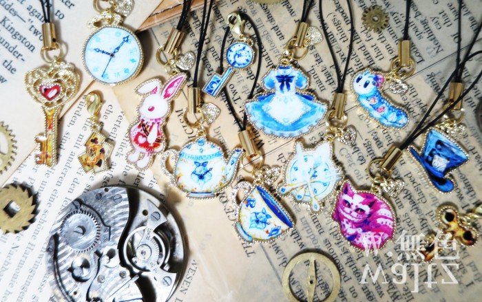 不思議ノ国のアリスシリーズ ハートの鍵 ストラップ（赤） by W.無色