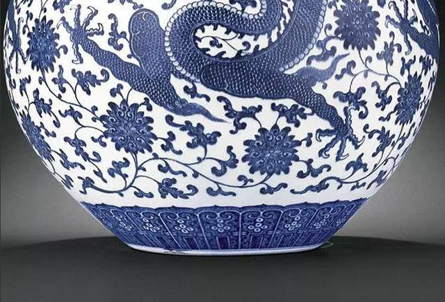 精品欣赏｜清乾隆青花穿莲龙纹天球瓶_搜狐网