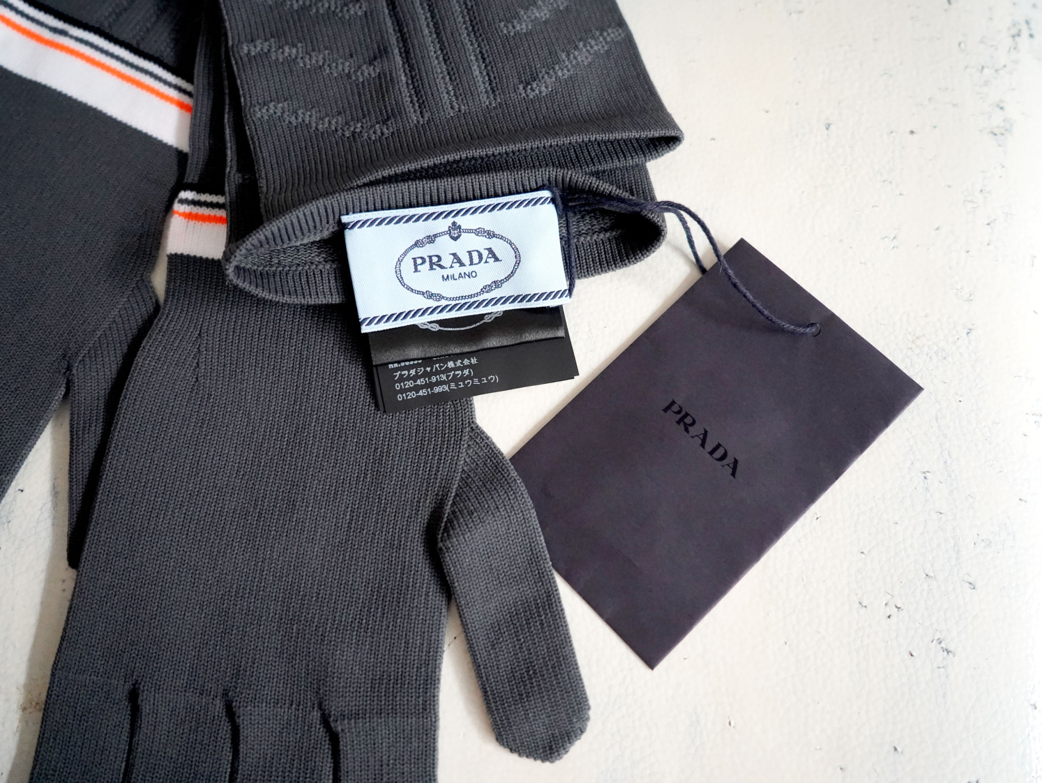5%OFF】香港 PRADA グレー ニット ロゴ柄 ナイロン ロンググローブ
