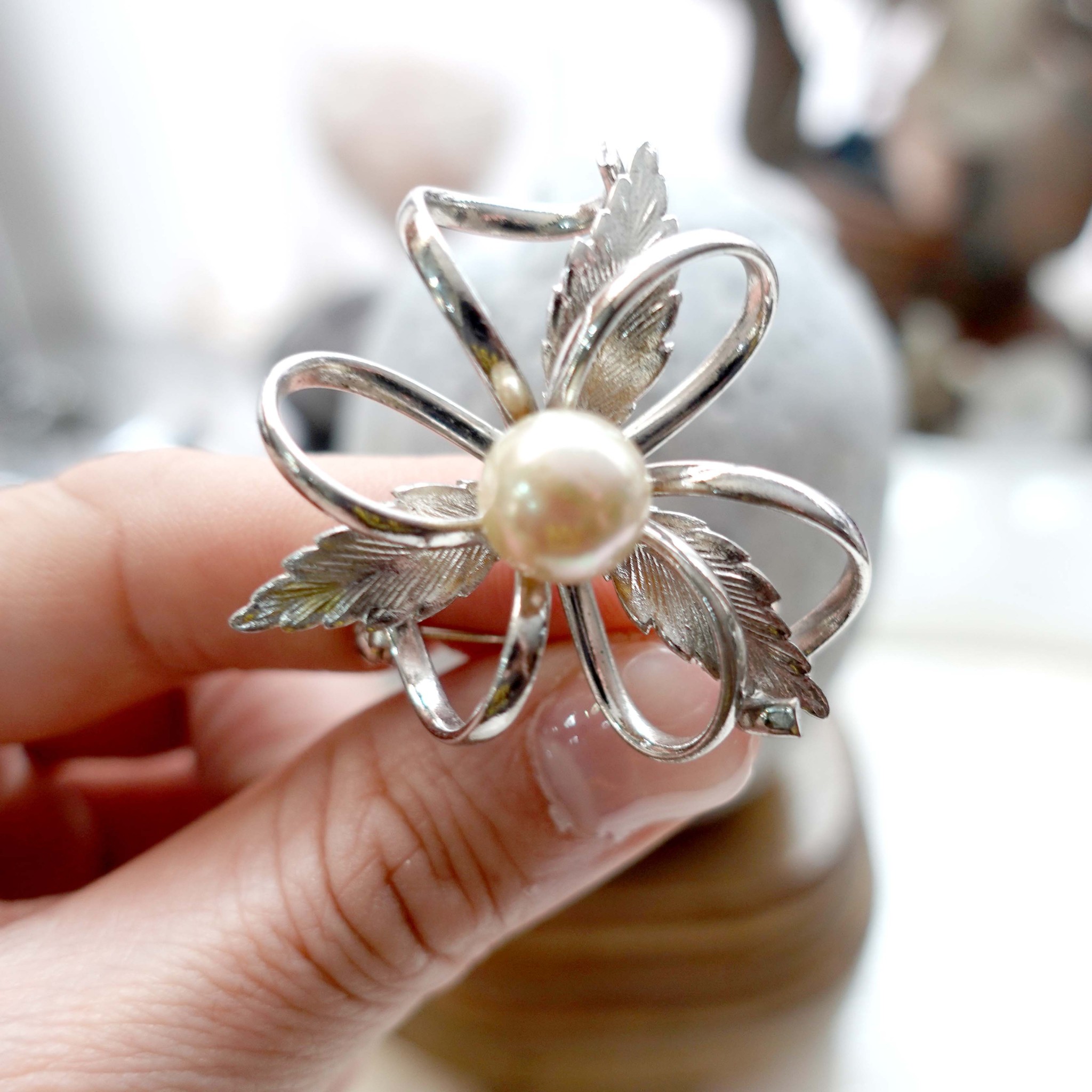 香港 日本のヴィンテージシルバー 本真珠 フラワーモチーフ ブローチ