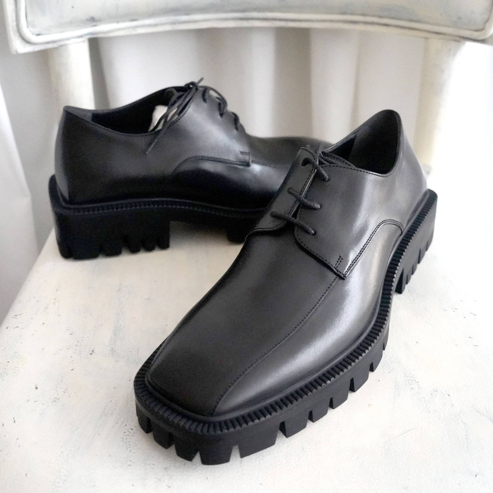 5%OFF】香港 BALENCIAGA ブラックレザー方形トゥシューズ Mr.Travel