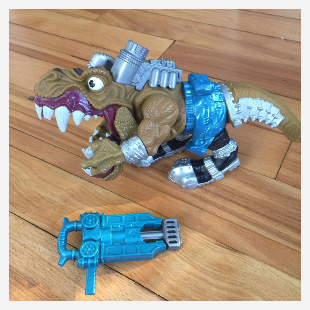 Extreme Dinosaurs T Bone (1997) - Wheeljack's Lab