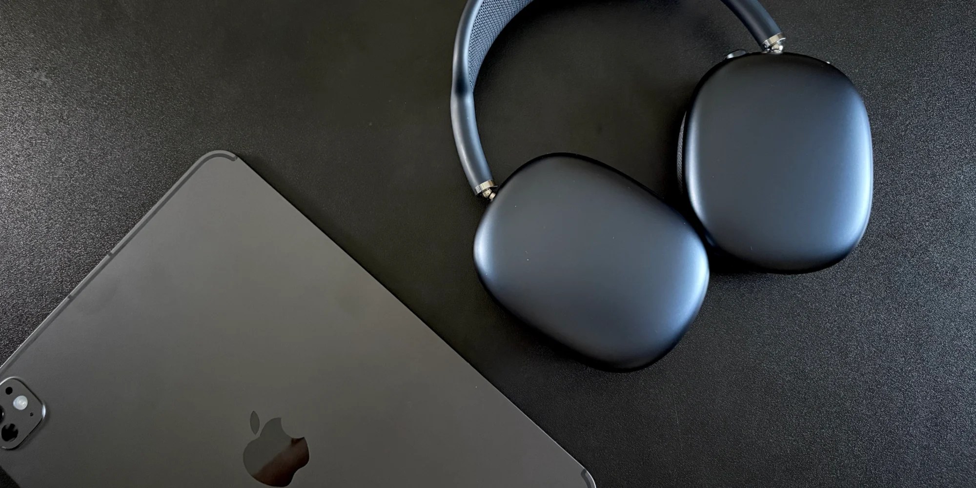 Hands-on with midnight AirPods Max with USB-C - 9to5Mac