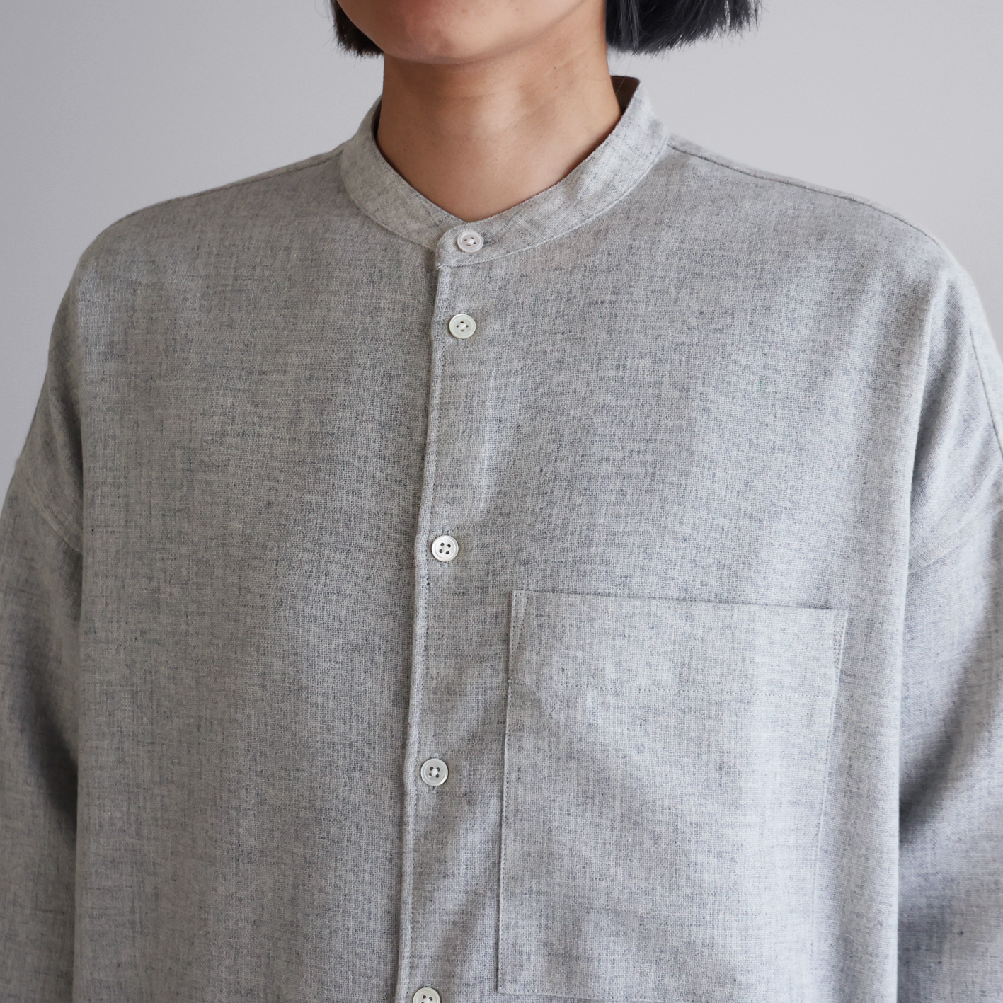 HUIS×尾州”ウールトロバンドカラーオーバーシャツ 015をリリースしま