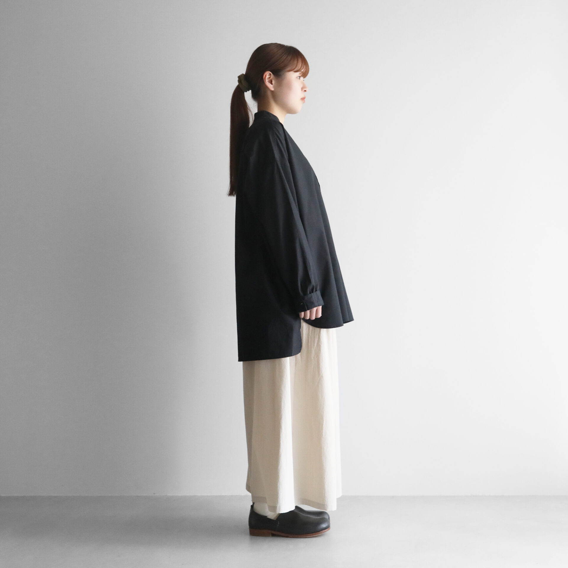 オーガニックコットンライトオックスバンドカラーオーバーシャツ 015を