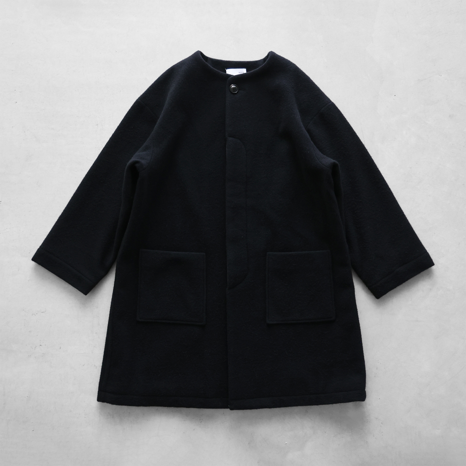 HUIS×尾州”縮絨ウールフランネルノーカラーミドルコート【ユニセックス