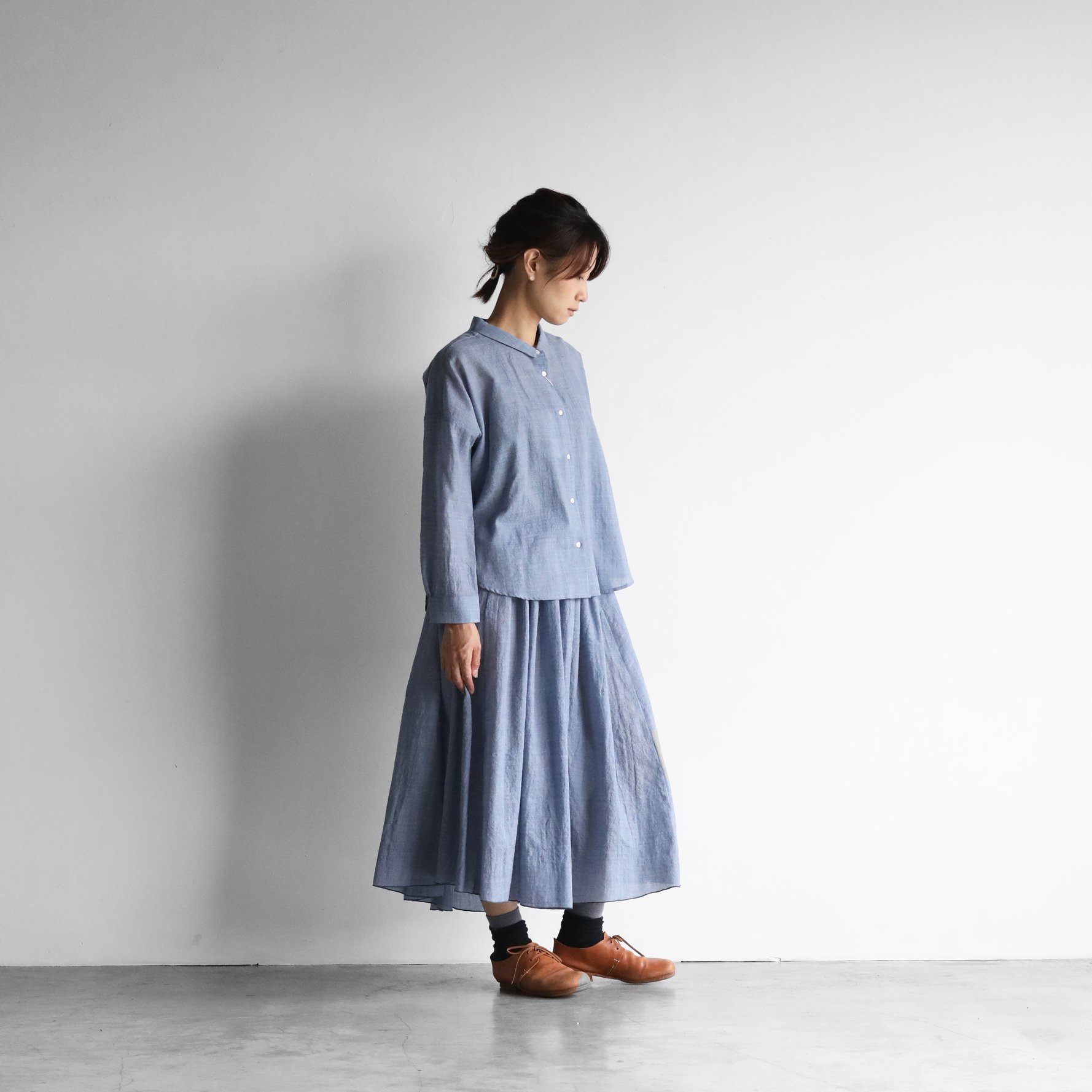 ウォッシャブルウールワイドブラウス（グレイッシュブルー）をリリース