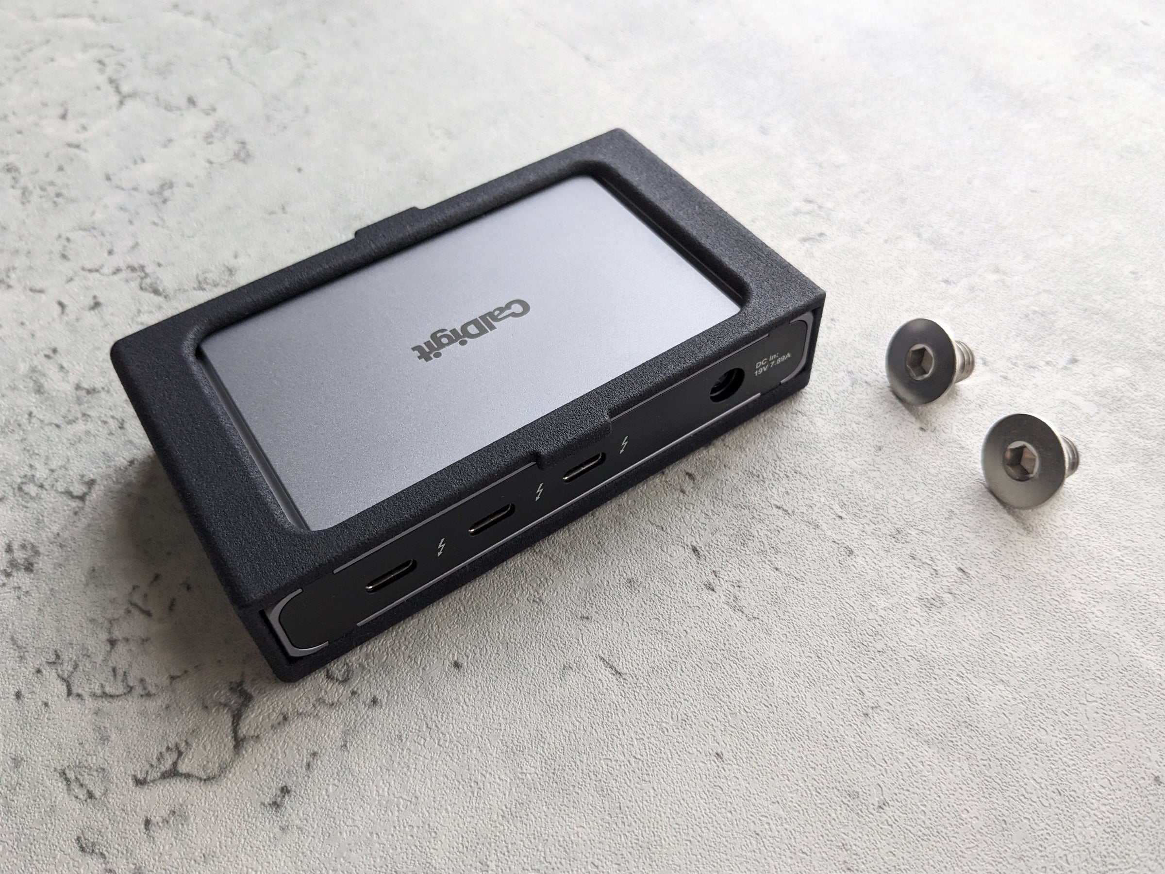 CalDigit Element Thunderbolt hub mount | FAINI MADE