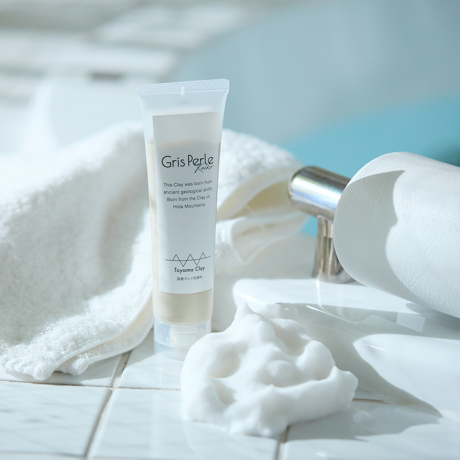 富山クレイ」で、洗顔からの毛穴バキューム！ モコモコ泡を2分放置で