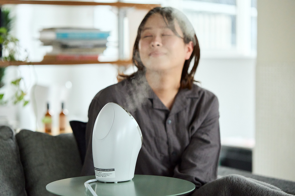 おつかれ顔に、ごほうびサウナ 45℃のあったかスチームが、目に肌に