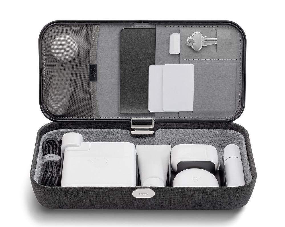 仕事道具を“好みの配置”で収納、ワイヤレス充電台つきの「ガジェット