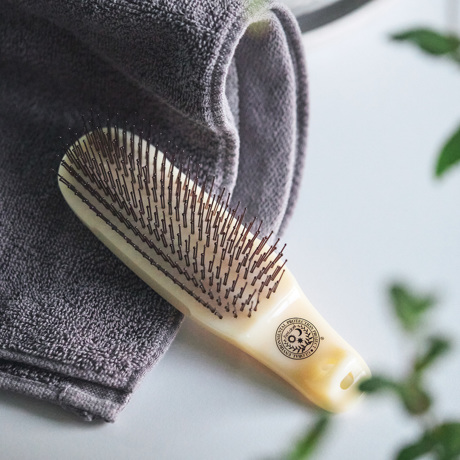 皮脂もストレスも“376本の長短ピン”が洗い流してくれる「スカルプ