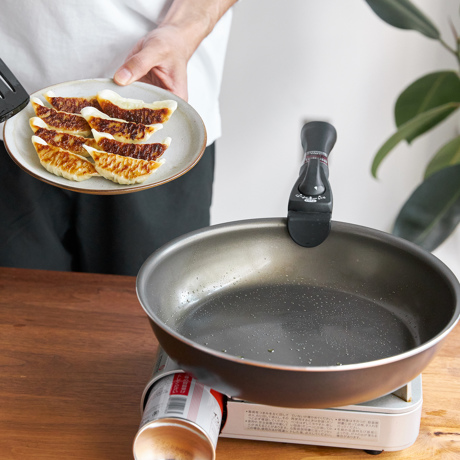 SURUTTO フライパン3点セット》200万回の耐摩耗性試験をクリアした