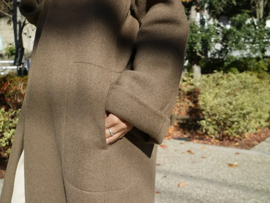 上質な”ヤク”を贅沢に使用したコート - 1LDK apartments.