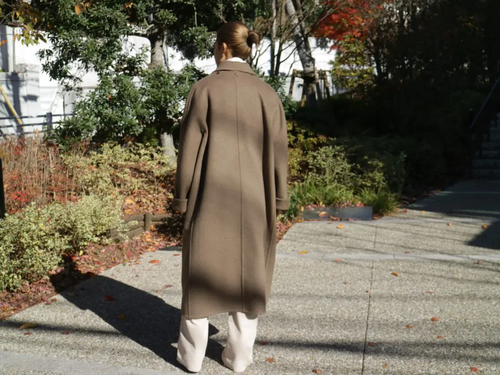 上質な”ヤク”を贅沢に使用したコート - 1LDK apartments.