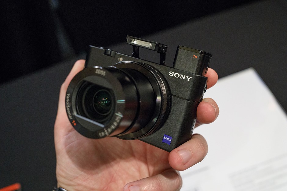 Hands-on with the Sony Cyber-shot RX100 V: DPReview | Photography