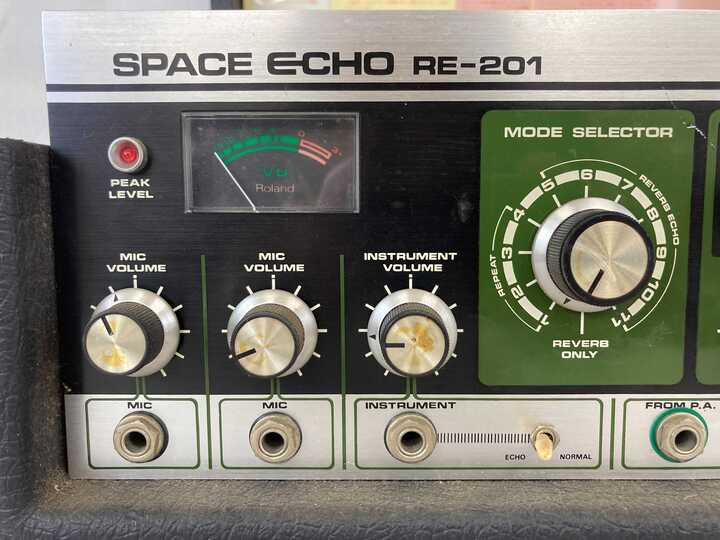 憧れの名機 、ローランド「RE-201 Space Echo」を買取店スタッフが試奏